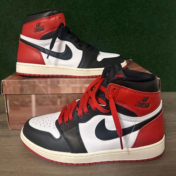 Jordan 1 Retro High ‘Black Toe Reimagined’ Size 8.5 - Picture 4 of 12